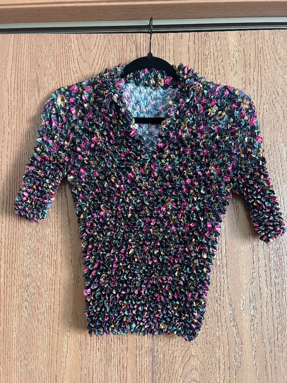Y2K Multi-Colored V-Neck Popcorn Bubble Shirt